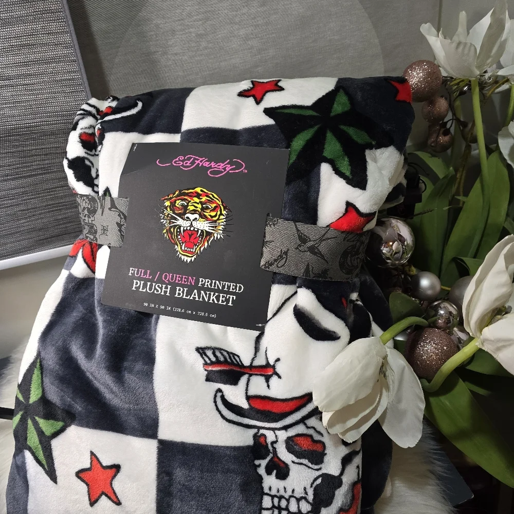 Ed Hardy Oversize Throw 90 x 90   Full/QueenBrand new
